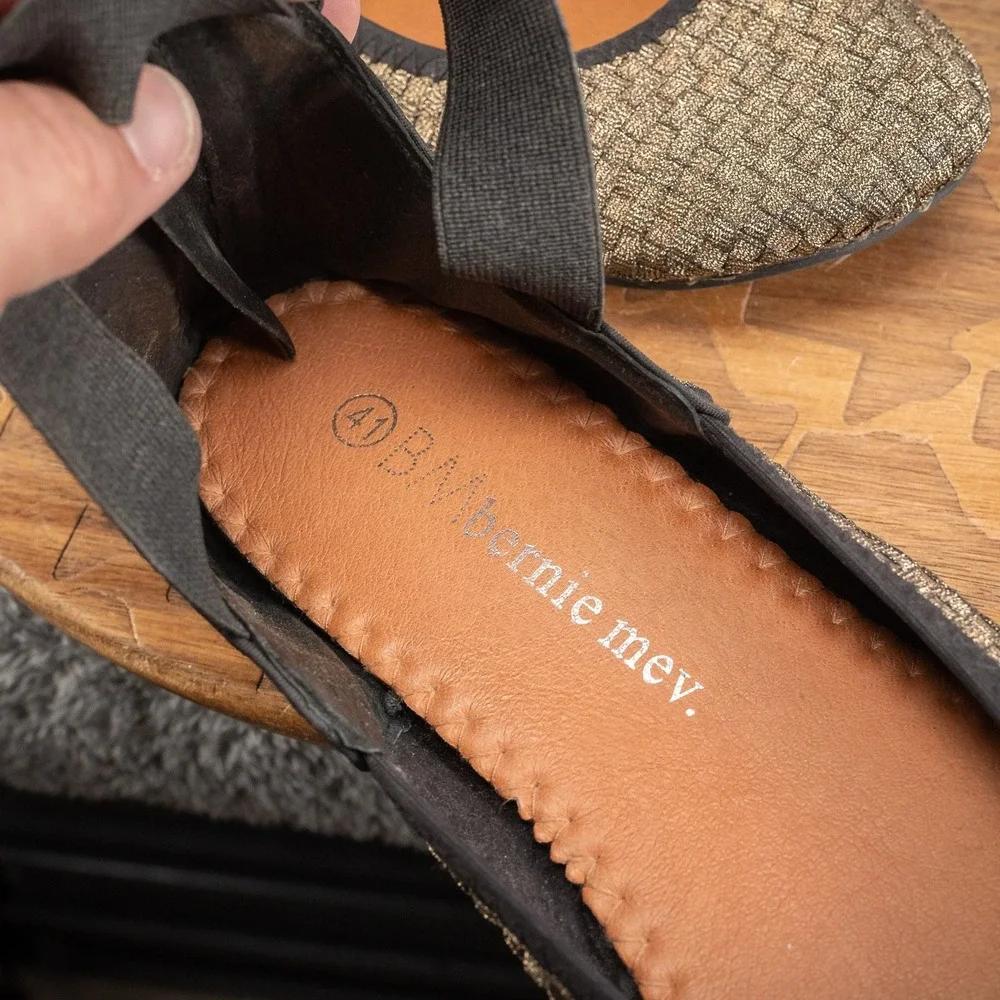 Bernie Mev 41 size 10 Monica Woven Comfort Ballet Flats‎ Black/Gold